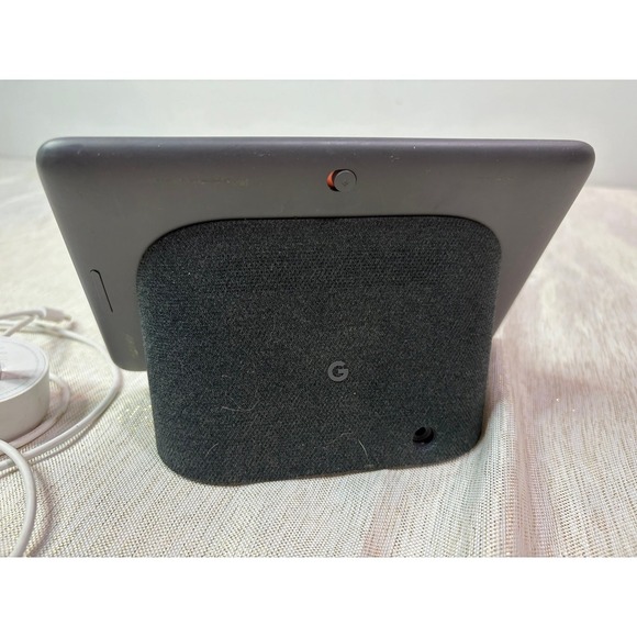 Hub Smart Home Speaker and 7 in Display Compatible with Google Assistant - Picture 4 of 5